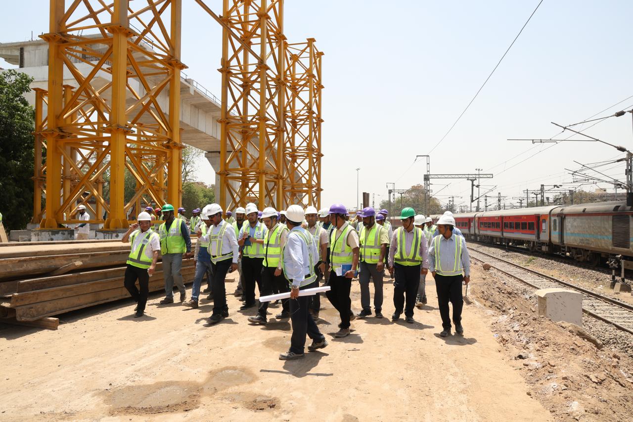 Shri Vivek Kumar Gupta, MD/NHSRCL, led a team of directors, contractors, consultants and senior officials on a comprehensive two-day inspection of Mumbai-Ahmedabad Bullet Train project